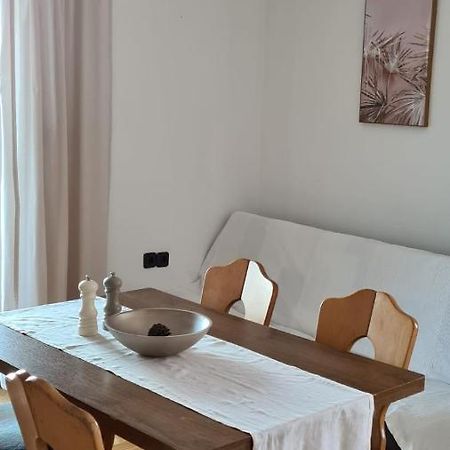 Apartmani Jelena Petrčane Zewnętrze zdjęcie