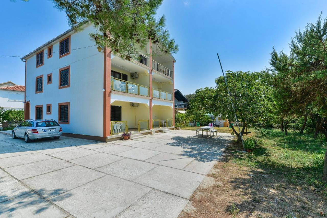 Apartmani Jelena Petrčane Zewnętrze zdjęcie