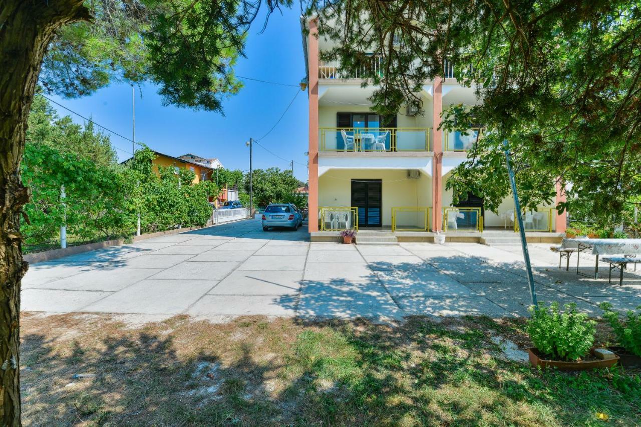 Apartmani Jelena Petrčane Zewnętrze zdjęcie